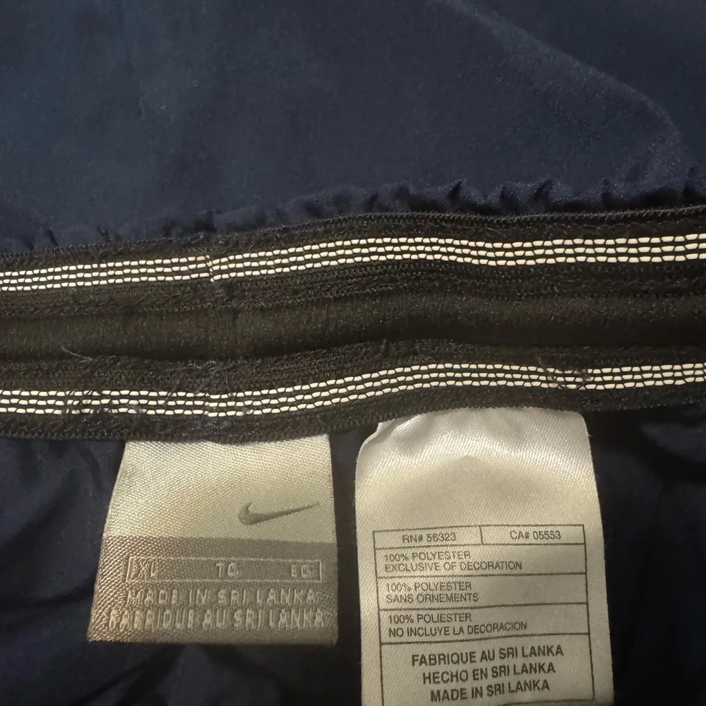 Vintage Nike Shorts - Picture 4 of 8